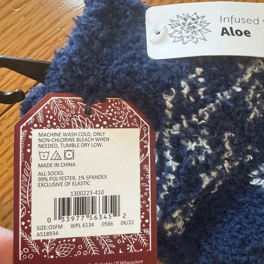 Muk Luks Women’s Blue and White Cozy Socks NWT
